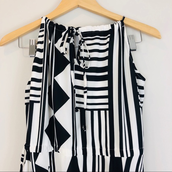 Express Geometric Black and White Print Dress - Picture 6 of 8